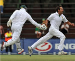 Imran Tahir celebrates Usman Khawaja's wicket