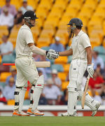 Daniel Vettori and Dean Brownlie added 158 runs for the sixth wicket