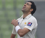 Umar Gul and Pakistan had a wicketless morning session