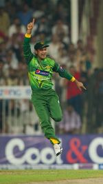 Mohammad Hafeez jumps after seeing Michael Hussey's dismissal