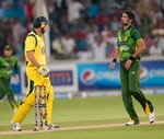 Sohail Tanvir and Ben Hilfenhaus stare each other with anger