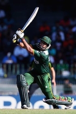 Nasir Jamshed pulls one for six