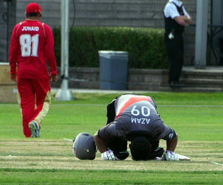 Mohammad Azam (UAE) touches his forehead to the ground thanking God
