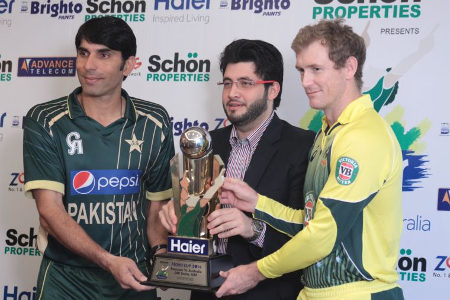 Misbah-ul-Haq and George Bailey with the ODI trophy