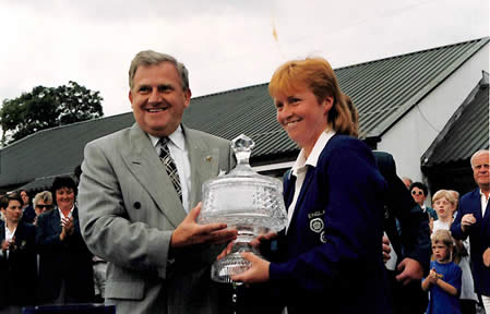 Karen Smithies receiving the European Cup 1995