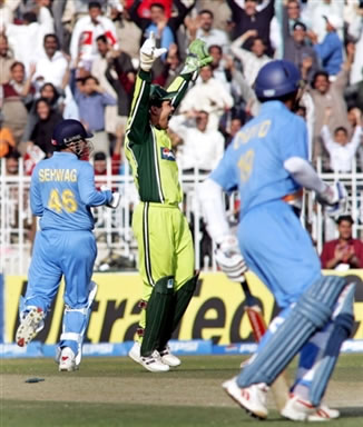 Kamran Akmal celebrates Sehwag's wicket
