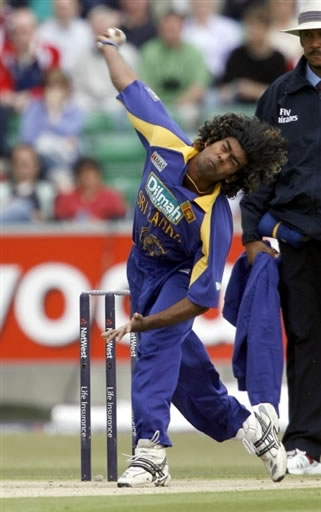 Malinga about to delivers a ball