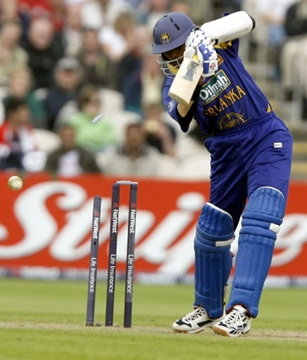 Dilshan is bowled by Plunkett